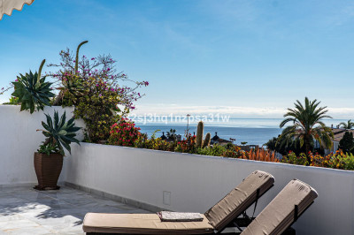 4 Bedroom Middle Floor Apartment in Guadalmina Baja - Image 1