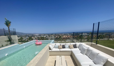 5 Bedroom Detached Villa in Benahavís - Image 2