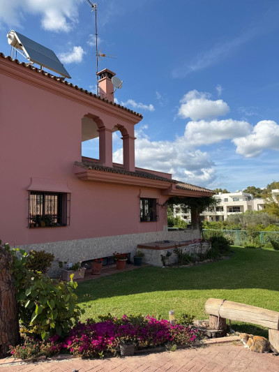 4 Bedroom Detached Villa in Casares Playa - Image 2