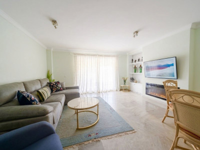 2 Bedroom Middle Floor Apartment in Estepona - Image 3