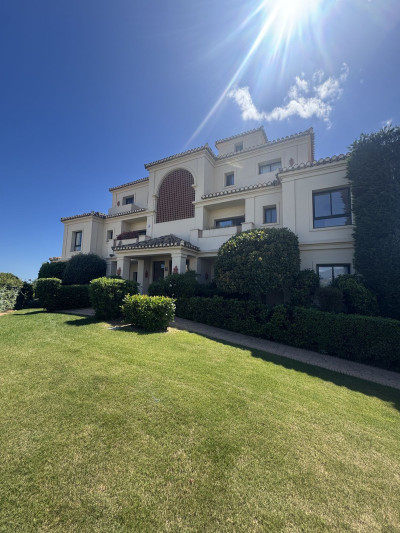 3 Bedroom Middle Floor Apartment in Benahavís