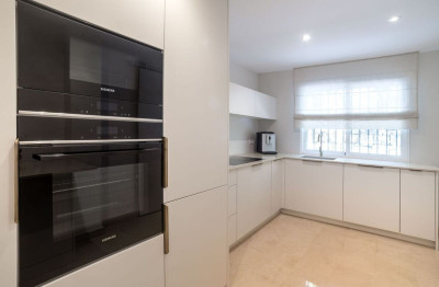 3 Bedroom Ground Floor Apartment in Marbella - Image 5