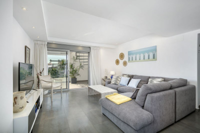 2 Bedroom Penthouse in Estepona - Image 2