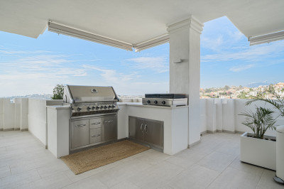 7 Bedroom Middle Floor Apartment in Nueva Andalucía - Image 4