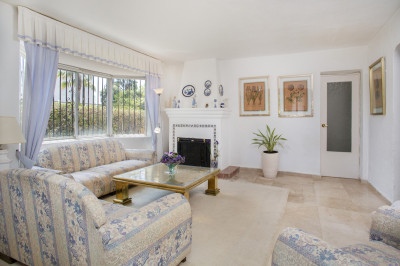 4 Bedroom Detached Villa in Guadalmina Baja - Image 5