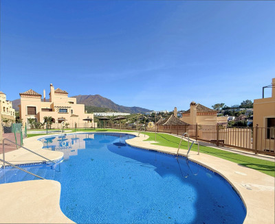 2 Bedroom Penthouse in Estepona - Image 4
