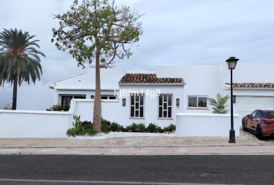 4 Bedroom Detached Villa in Nueva Andalucía - Image 3