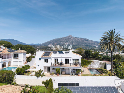 4 Bedroom Detached Villa in Nueva Andalucía - Image 4