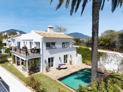 4 Bedroom Detached Villa in Nueva Andalucía - Image 5