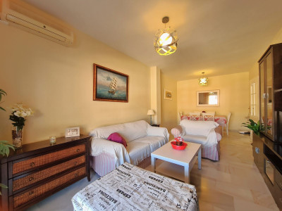 2 Bedroom Middle Floor Apartment in San Luis de Sabinillas - Image 3