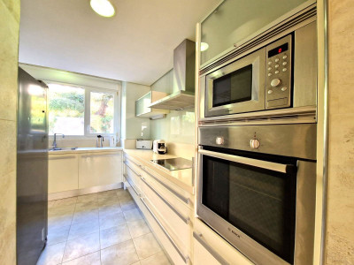 2 Bedroom Middle Floor Apartment in Marbella - Image 4