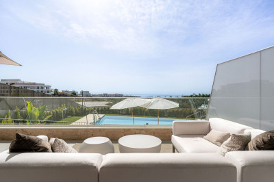 2 Bedroom Middle Floor Apartment in Estepona - Image 3