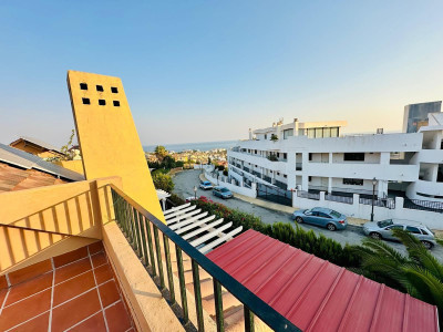 4 Bedroom Semi-Detached House in Riviera del Sol - Image 2