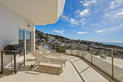 2 Bedroom Top Floor Apartment in Benalmadena Costa - Image 2