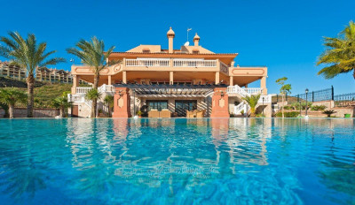 7 Bedroom Detached Villa in Mijas - Image 1