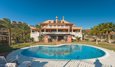 7 Bedroom Detached Villa in Mijas - Image 2