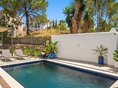 4 Bedroom Detached Villa in Selwo - Image 3