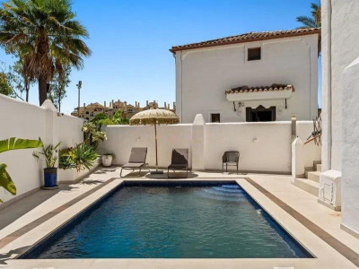 4 Bedroom Detached Villa in Selwo - Image 4