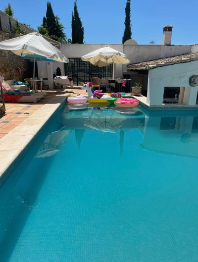 8 Bedroom Detached Villa in Benahavís - Image 1