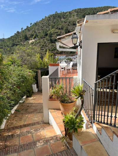 8 Bedroom Detached Villa in Benahavís - Image 4